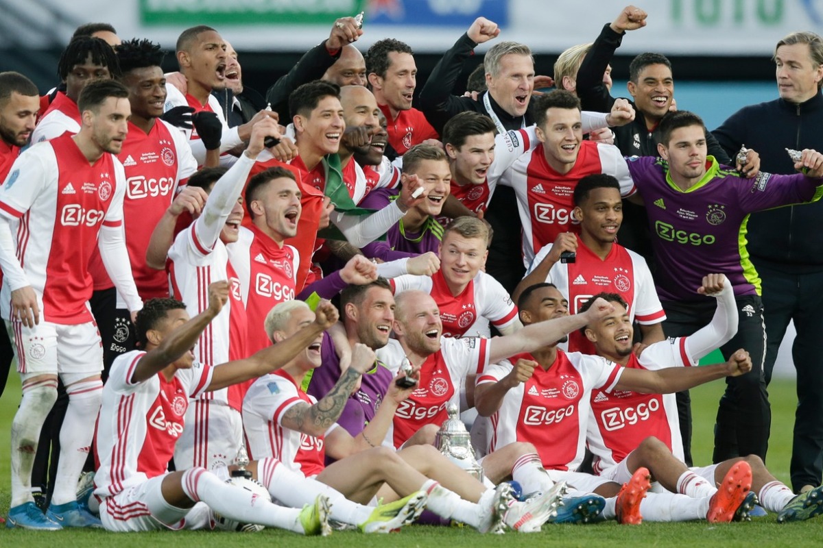 Ajax y Edson Álvarez, campeones de Eredivisie (AP)