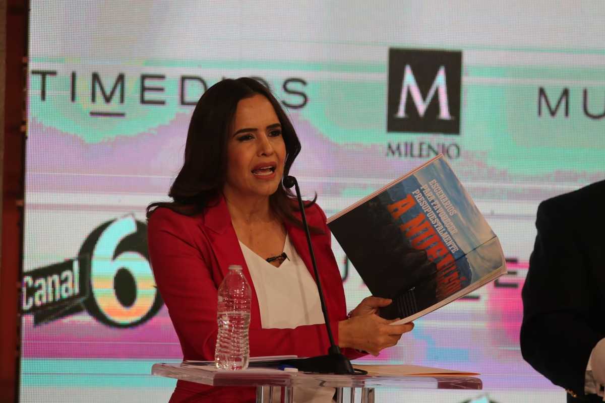 Clara Luz Flores señaló que Samuel García es el nuevo Bronco. (Roberto Alanís)