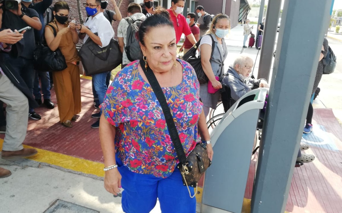 Isabel Arvide a su llegada al aeropuerto  de Chetumal. | Javier Ríos.