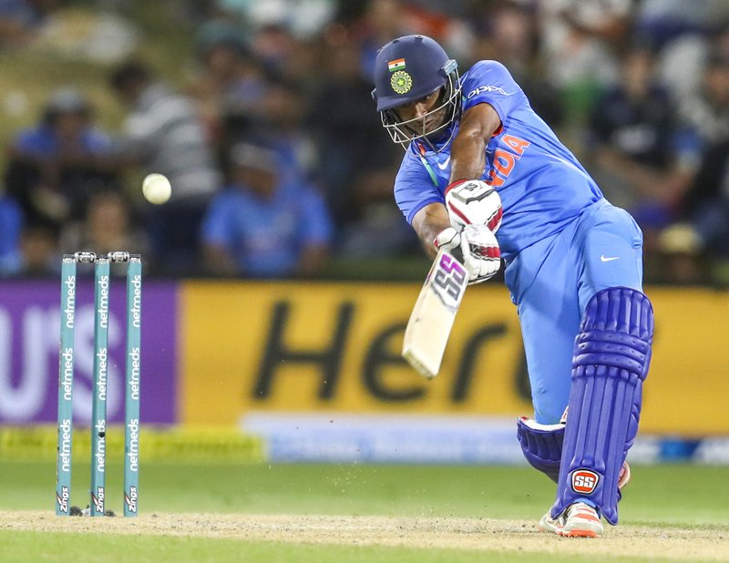 Ambati Rayudu de India juega un tiro (AP)