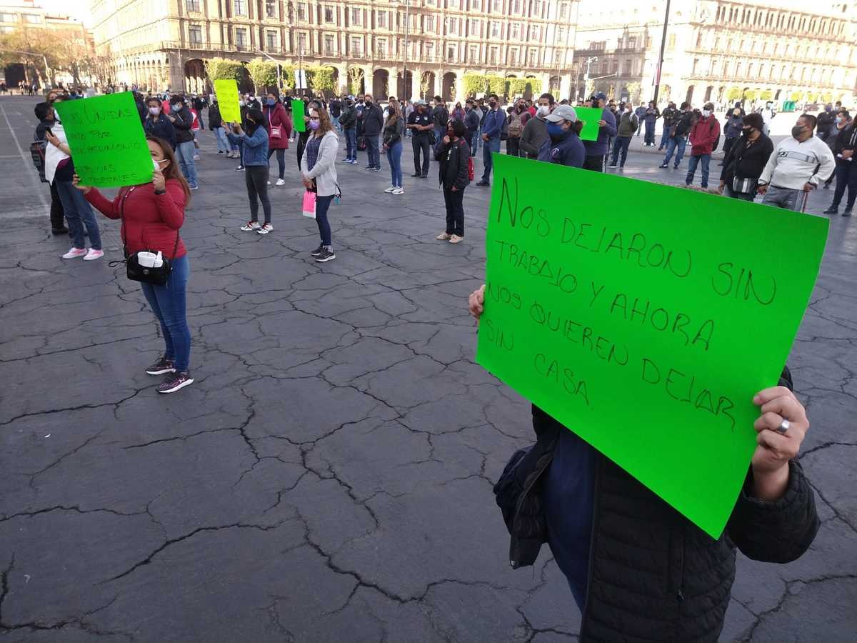 Ex Policías Federales se manifiestan en Palacio Nacional