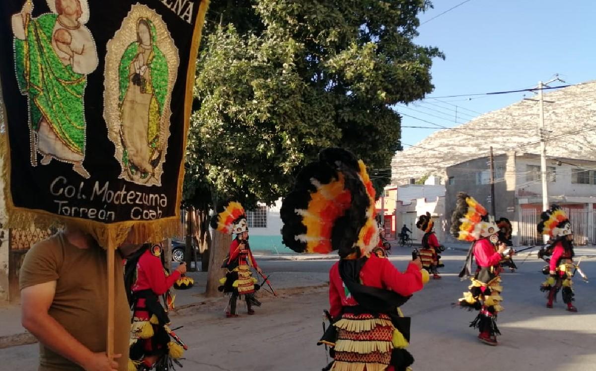El festejo por el Día de la Santa Cruz se alarga por todo el día. (Lucero Sánchez)