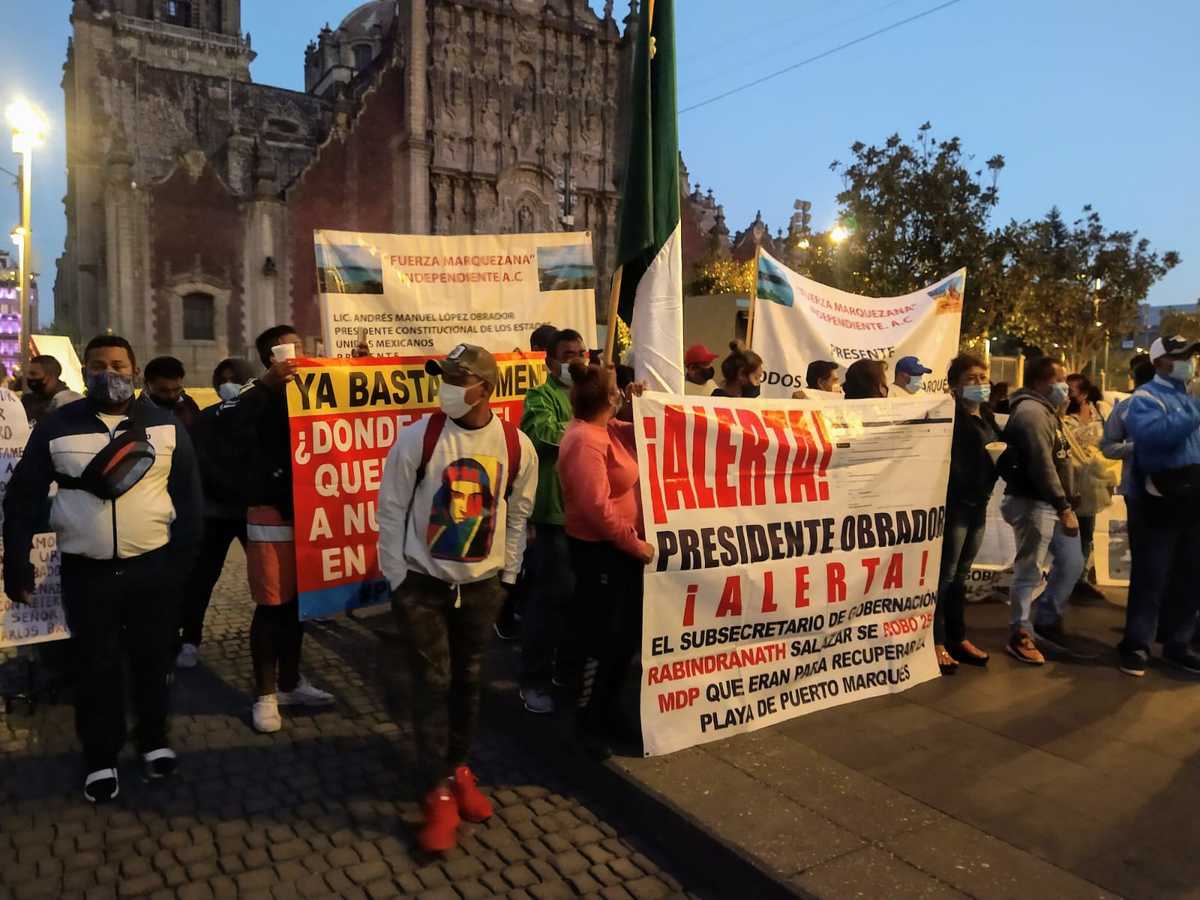 Grupo restaurantero del puerto de Acapulco se manifiesta en Palacio Nacional