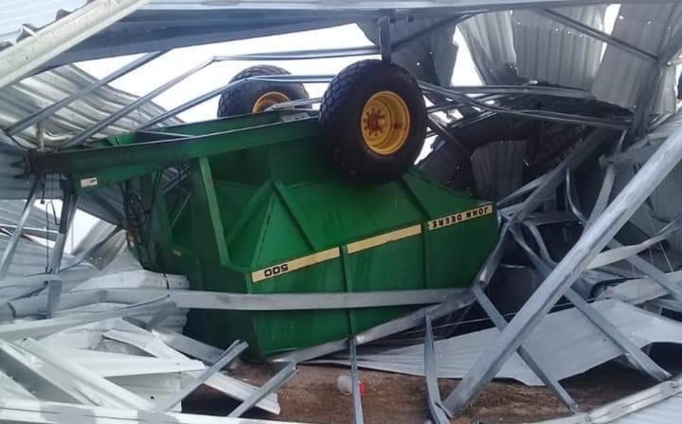 Levanto maquinaria y destrozo viviendas.
