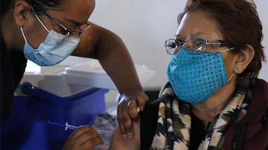 300 mil adultos mayores recibirán segunda dosis esta semana