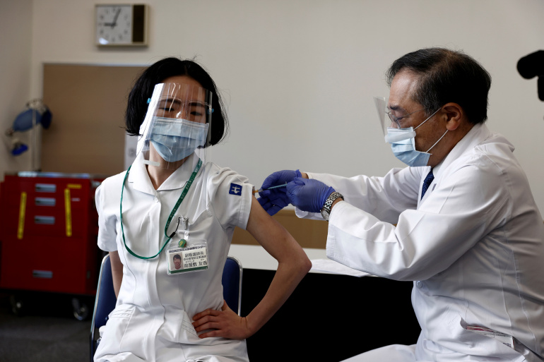 Trabajadores de la salud en Tokio (AP)