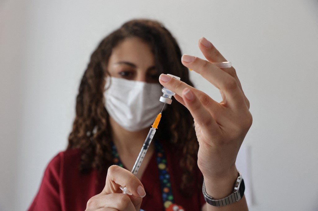 La vacuna contra covid-19 de Pfizer sería usada en menores de 12 a 15 años. (AFP)