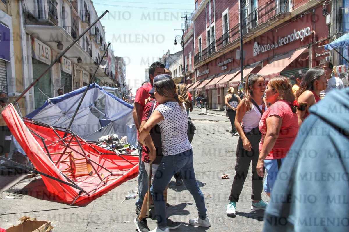 Se desata pelea campal entre ambulantes del Centro Histórico. (Melanie Torres)
