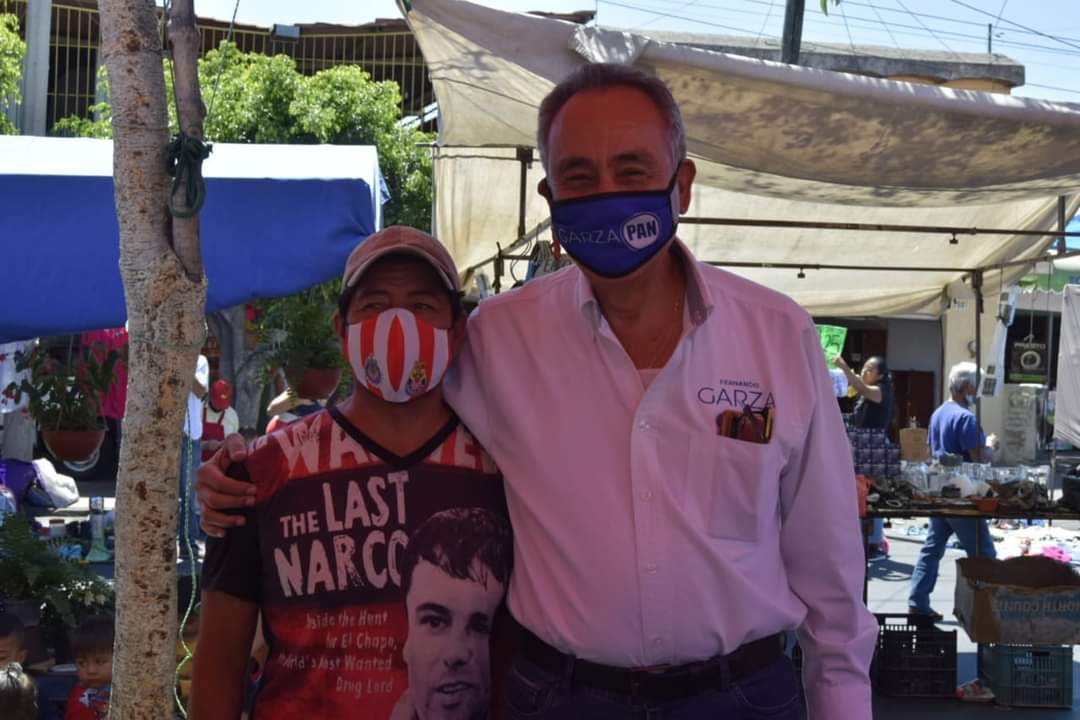 Fernando Garza recorrió el tianguis Presa Osorio. (Josefina Ruíz)