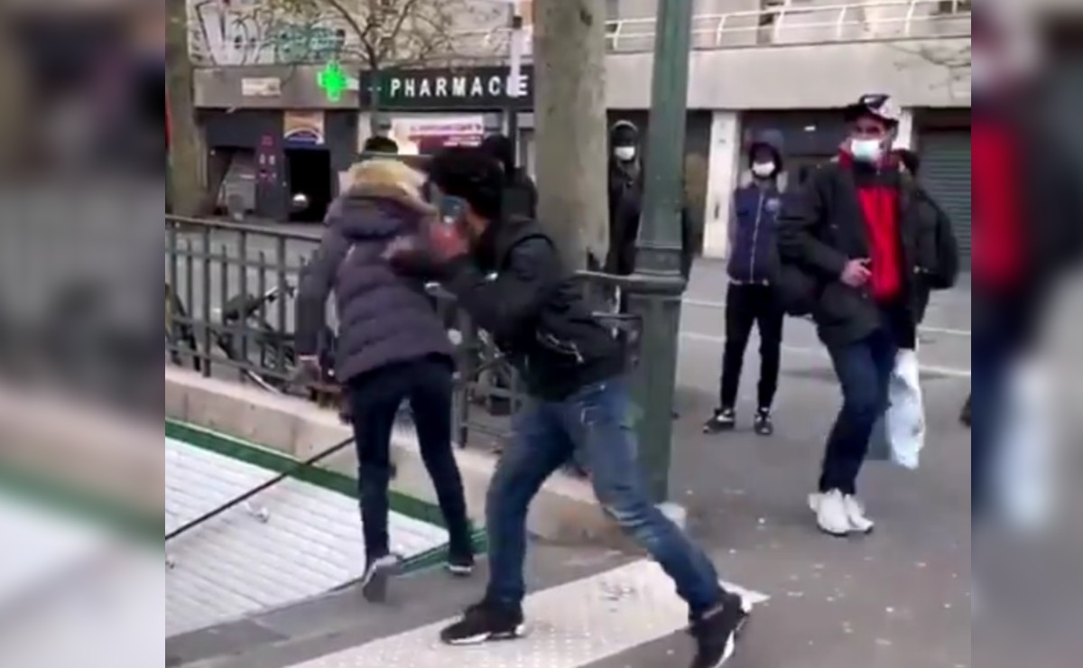 El hombre y la mujer se habían quedado de ver alrededor de las 19:30 horas en las estación del metro francés. (Twitter)