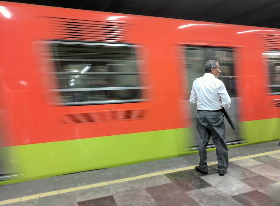 La noche del lunes un vagón del Metro de la Línea 12 se descarriló al caerse la estructura sobre la que se movilizaba. (Shutterstock)