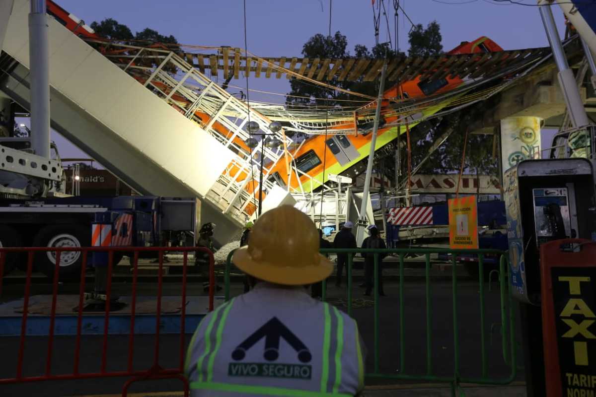 El Presidente dijo que el desplome de la estructura en la Línea 12 del Metro es "lamentable" /. Javier Ríos