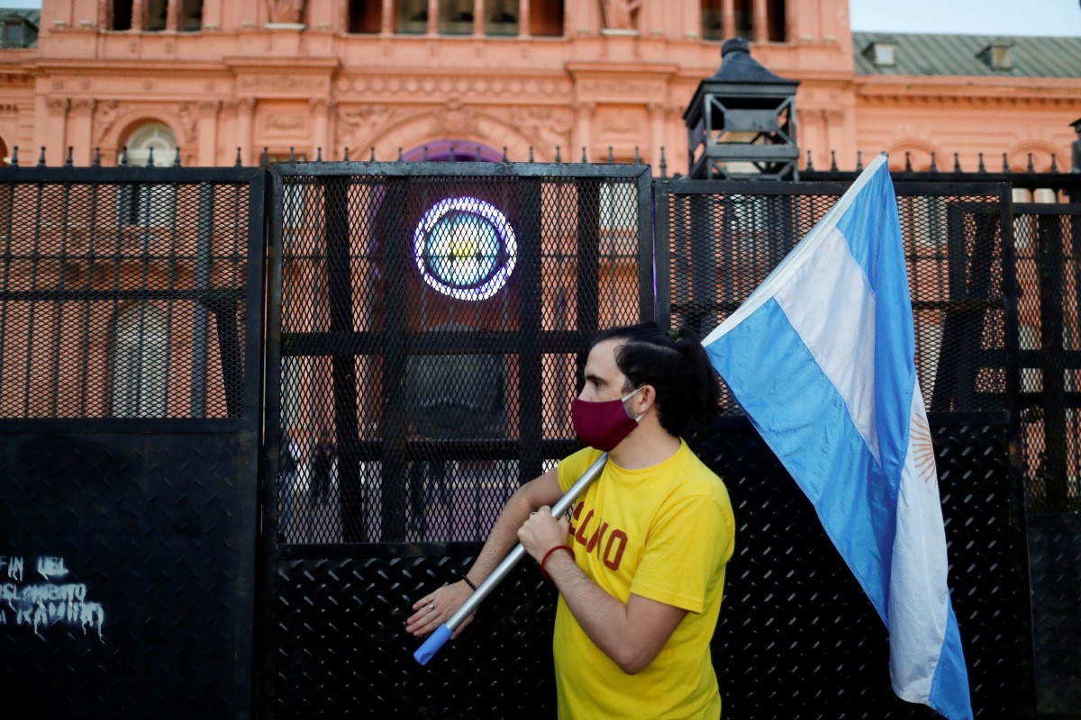 Las protestas en Argentina son por las medidas de confinamiento en la zona urbana de Buenos Aires. (Reuters)