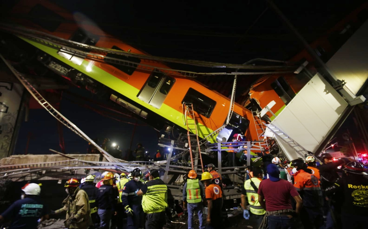 El tren se descarriló luego de que una trabe cediera y cayera. (Javier Ríos)