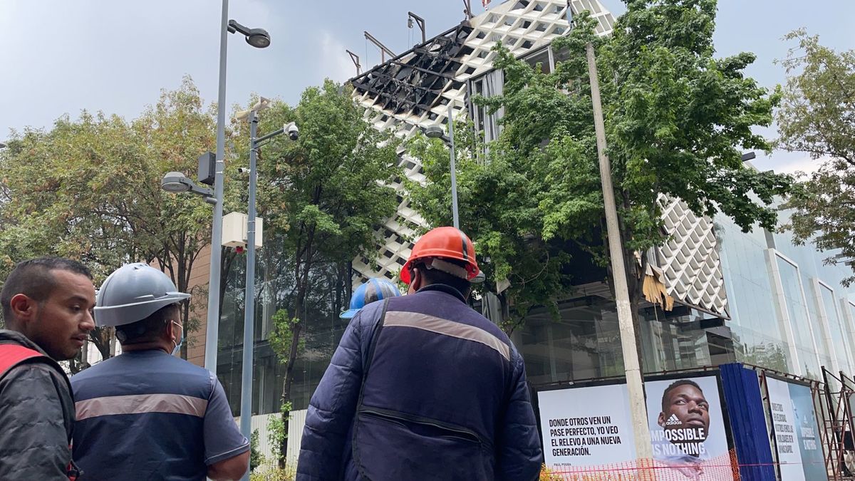 El incendio se originó cuando una lona se incendió | Especial