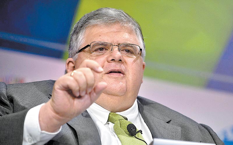 Agustín Carstens: política monetaria contribuye a bajar desigualdad ...