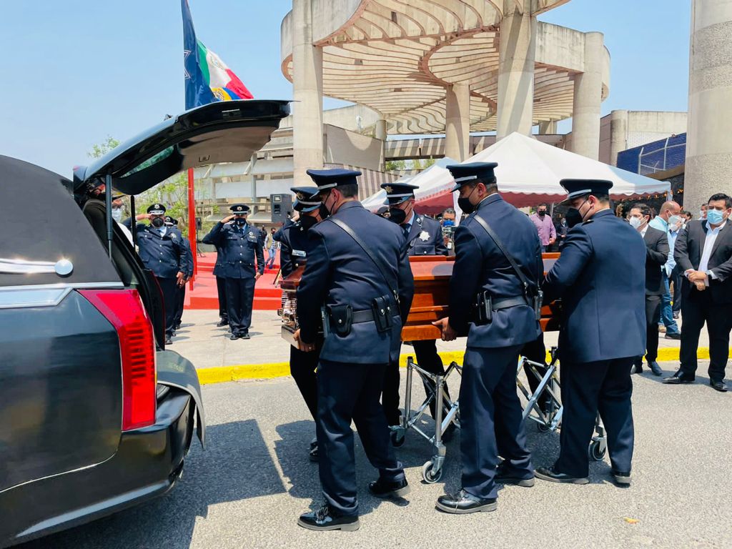 Compañeros y familiares rindieron un homenaje de cuerpo presente. (Rosario Álvarez)