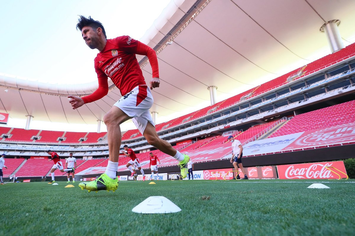Entrenamiento de Chivas con público. (Especial)