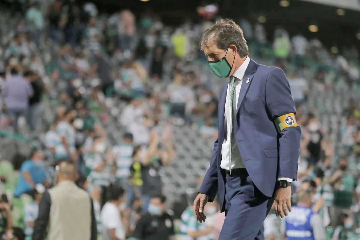 El estratega de Santos Laguna mencionó que han asimilado experiencias que les dejan enseñanza en el camino. | Rolando Riestra