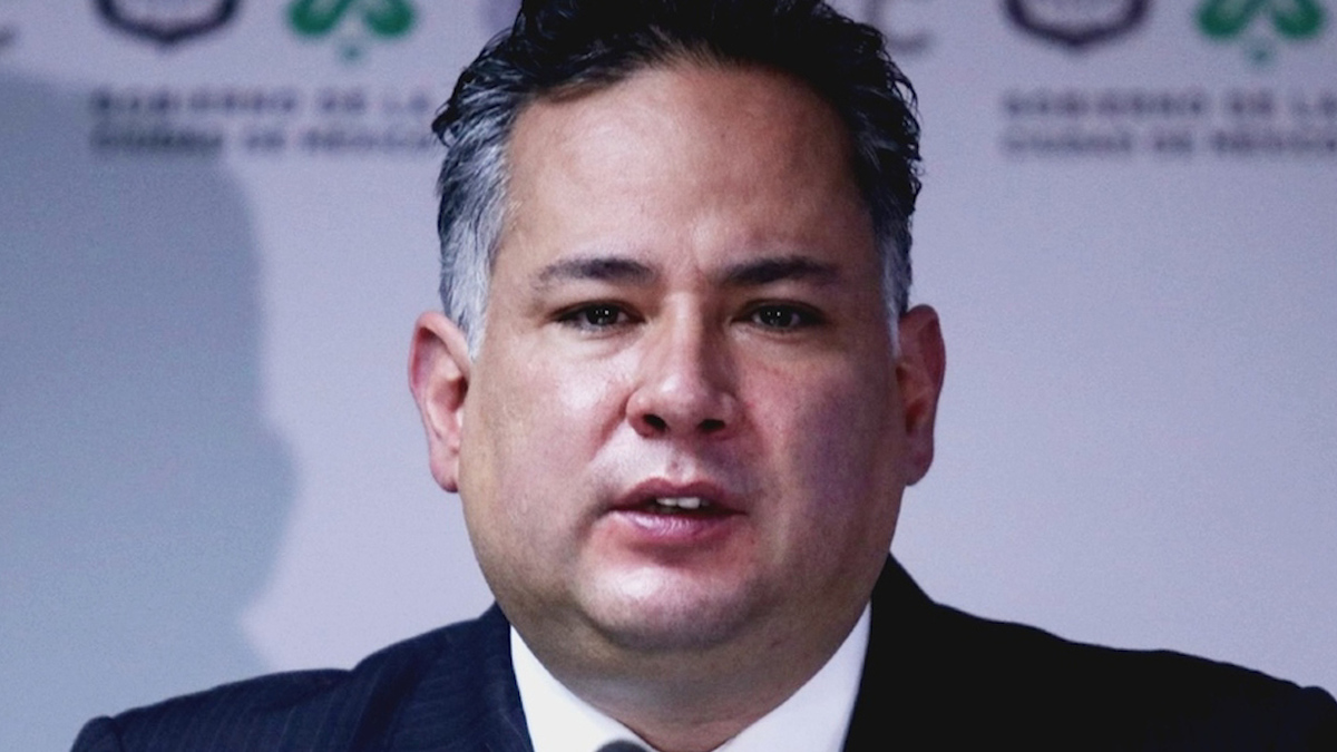 Santiago Nieto, titular de la UIF, da positivo a covid-19