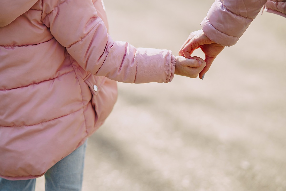Los primeros temas que se deben de tocar con los niños son las partes del cuerpo, sus órganos sexuales y consejos de autocuidado. (pexels.com)