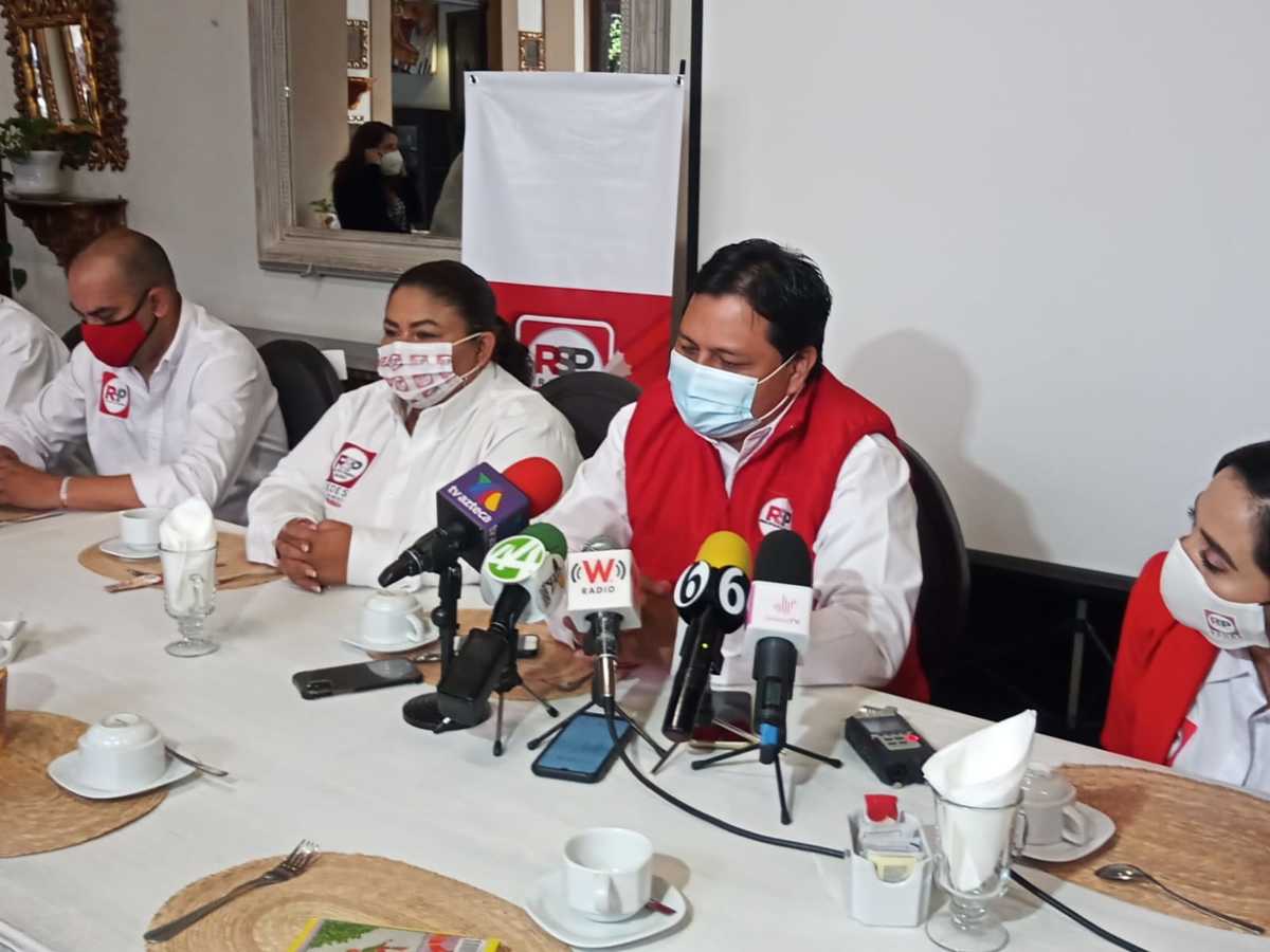 El dirigente en Jalisco de Redes Sociales Progresistas , Juan Manuel Hermosillo  señaló retraso en prerrogativas (Roberto Hurtado)