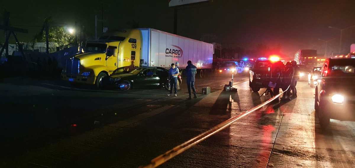 Hombre es asesinado sobre la carretera Chapala (Juan Carlos Munguía)