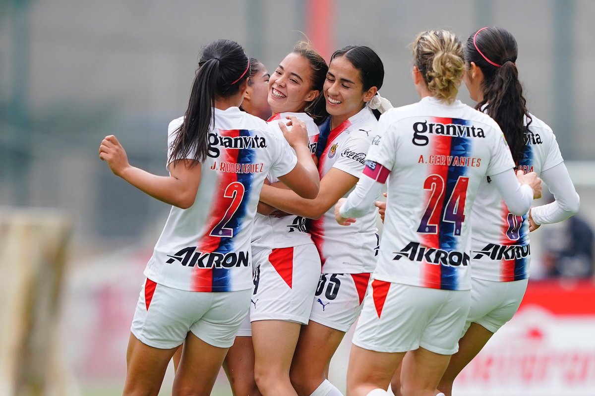 Con polémico arbitraje Chivas se lleva la ida ante Toluca en la Liga Femenil MX (Twitter @ChivasFemenil)