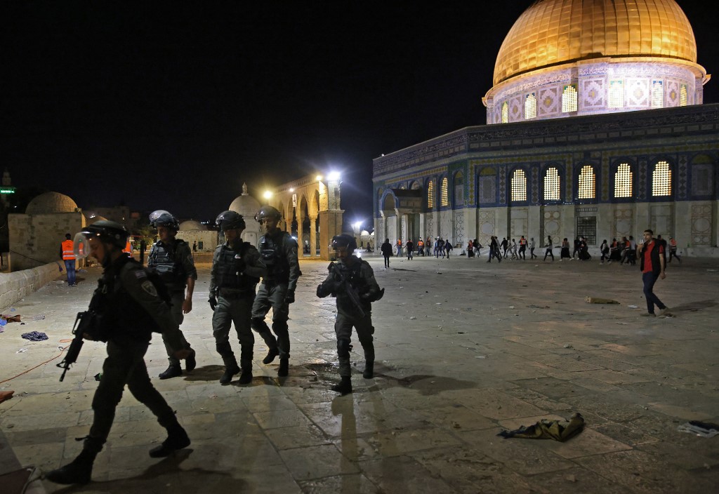 La policía israelí intervino en la Explanada de las Mezquitas durante el rezo de la tarde en el último viernes del mes sagrado de Ramadán. (AFP)