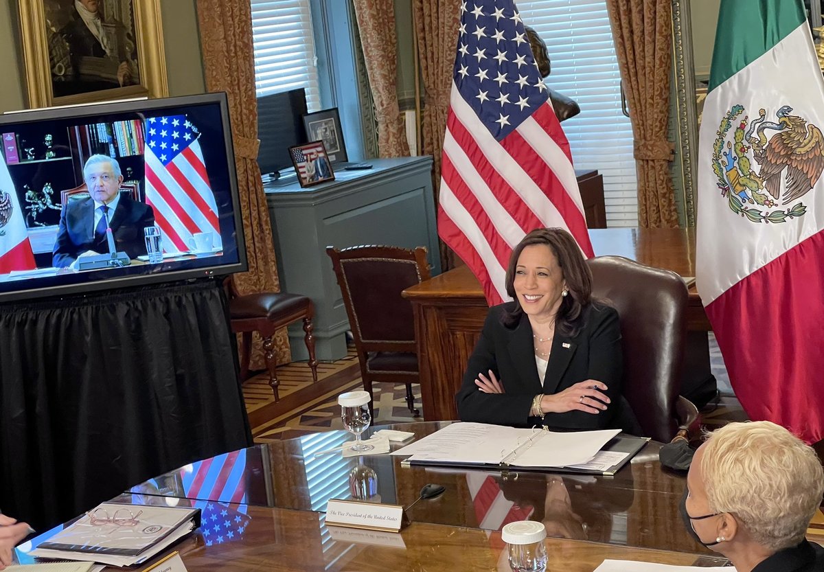 El presidente Andrés Manuel López Obrador se reúne con Kamala Harris. (@PeterVelz46)