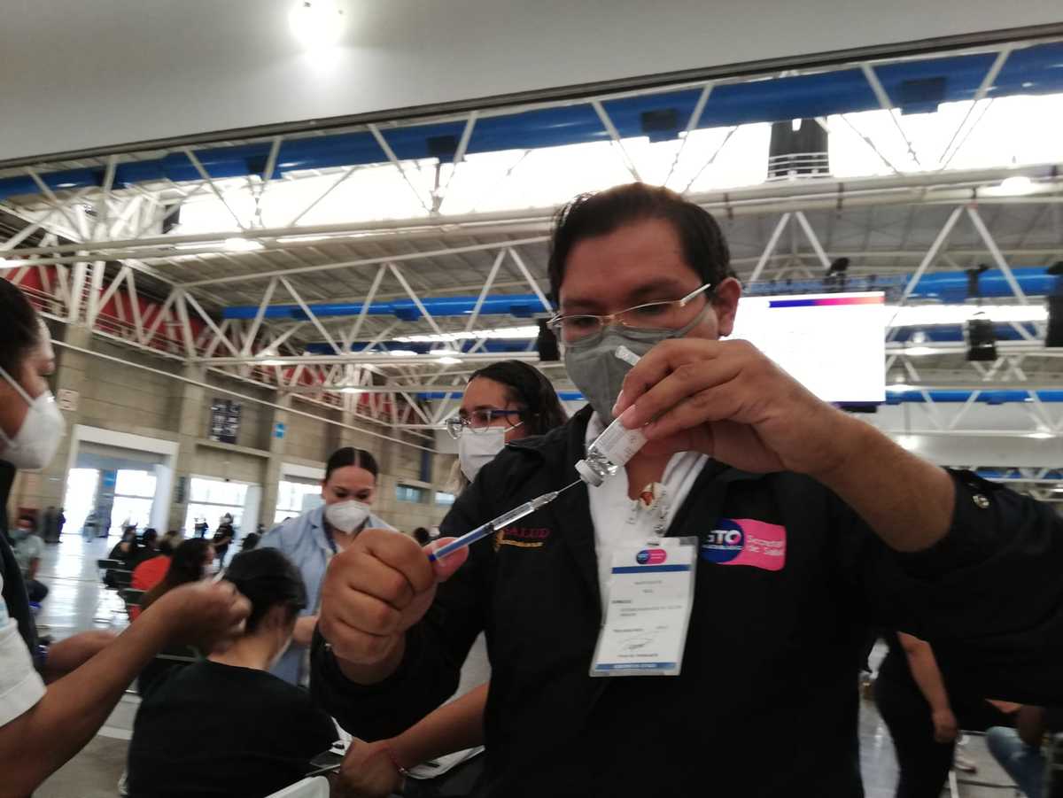 Vacunación anticovid para médicos privados en Guanajuato, en 3 sedes
