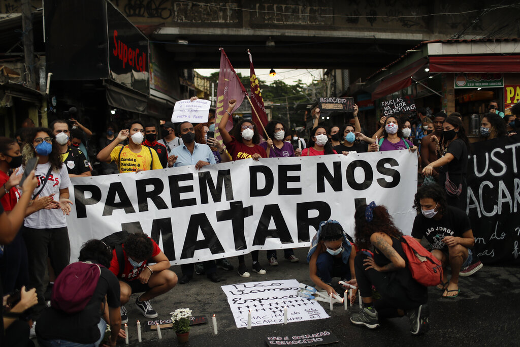 Los vecinos de la favela de Jacarezinho criticaron la acción policial. (AP)