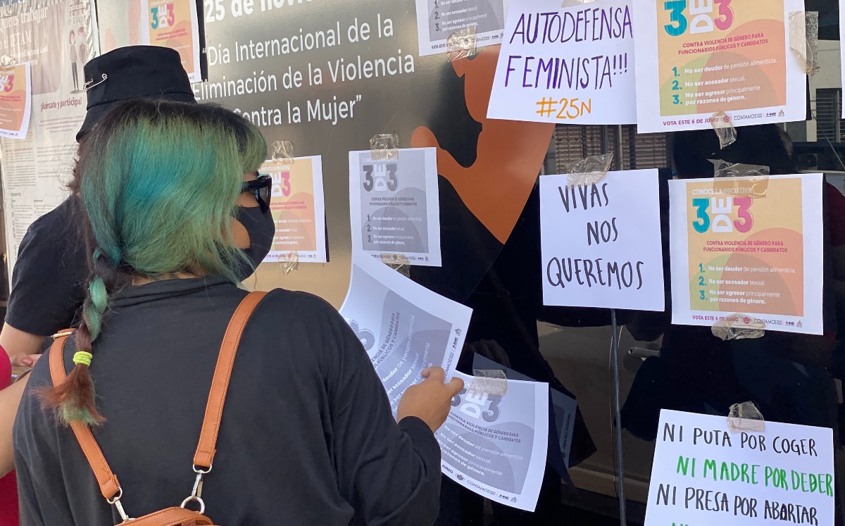 Colectivo feminista de Ciudad Victoria protesta afuera del Ietam. (Antonio Hernández)