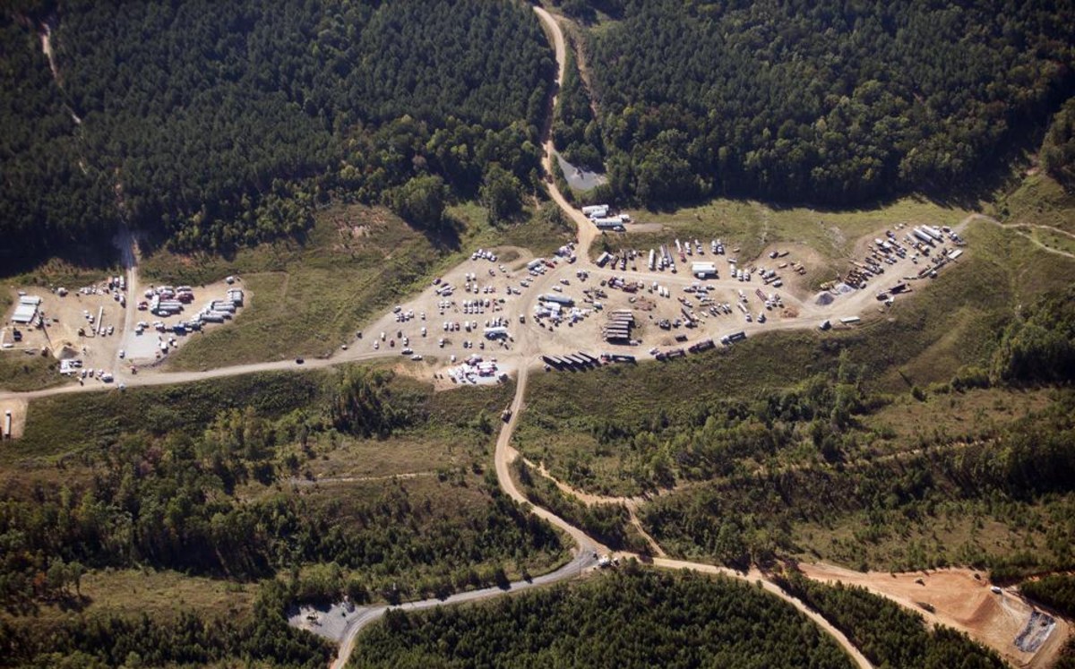 Colonial Pipeline, con sede en Georgia, transporta más de 378 millones de litros en un sistema de tuberías de más de 8 mil 800 kilómetros. (AP)
