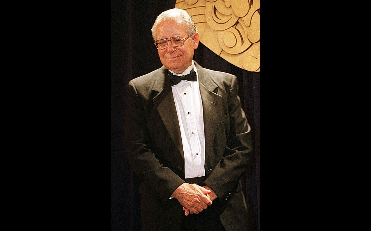 Cruz Reynoso, primer juez latino de la Suprema Corte de California en Washington, D.C., 7 de septiembre de 2000.  (Michael Smith / GETTY IMAGES)