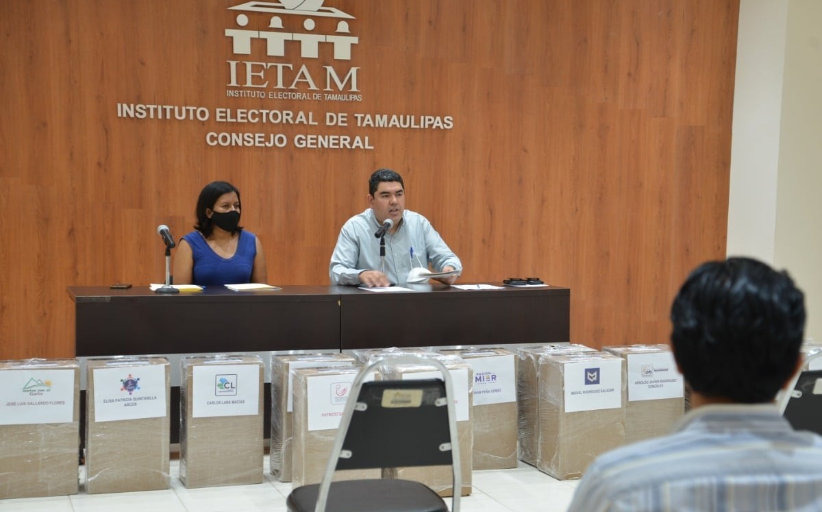 Instituto Electoral de Tamaulipas recibió los cuadernillos de la lista nominal para las candidaturas independientes. (Facebook)