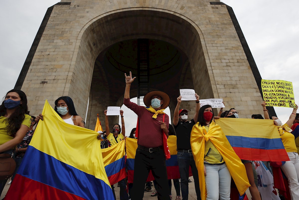 Los manifestantes realizaron distintas actividades culturales, además de abrir el micrófono a quien quisiera expresarse. (EFE)