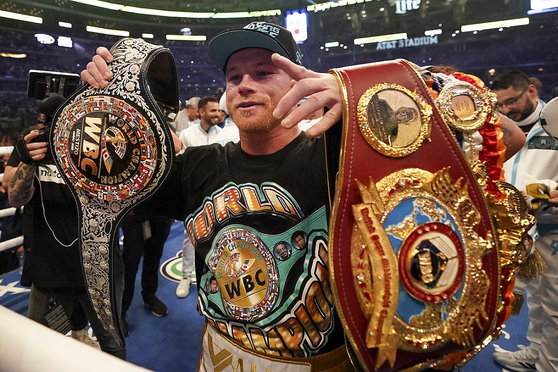 Saúl Álvarez se hizo del campeonato de la OMB (AP)