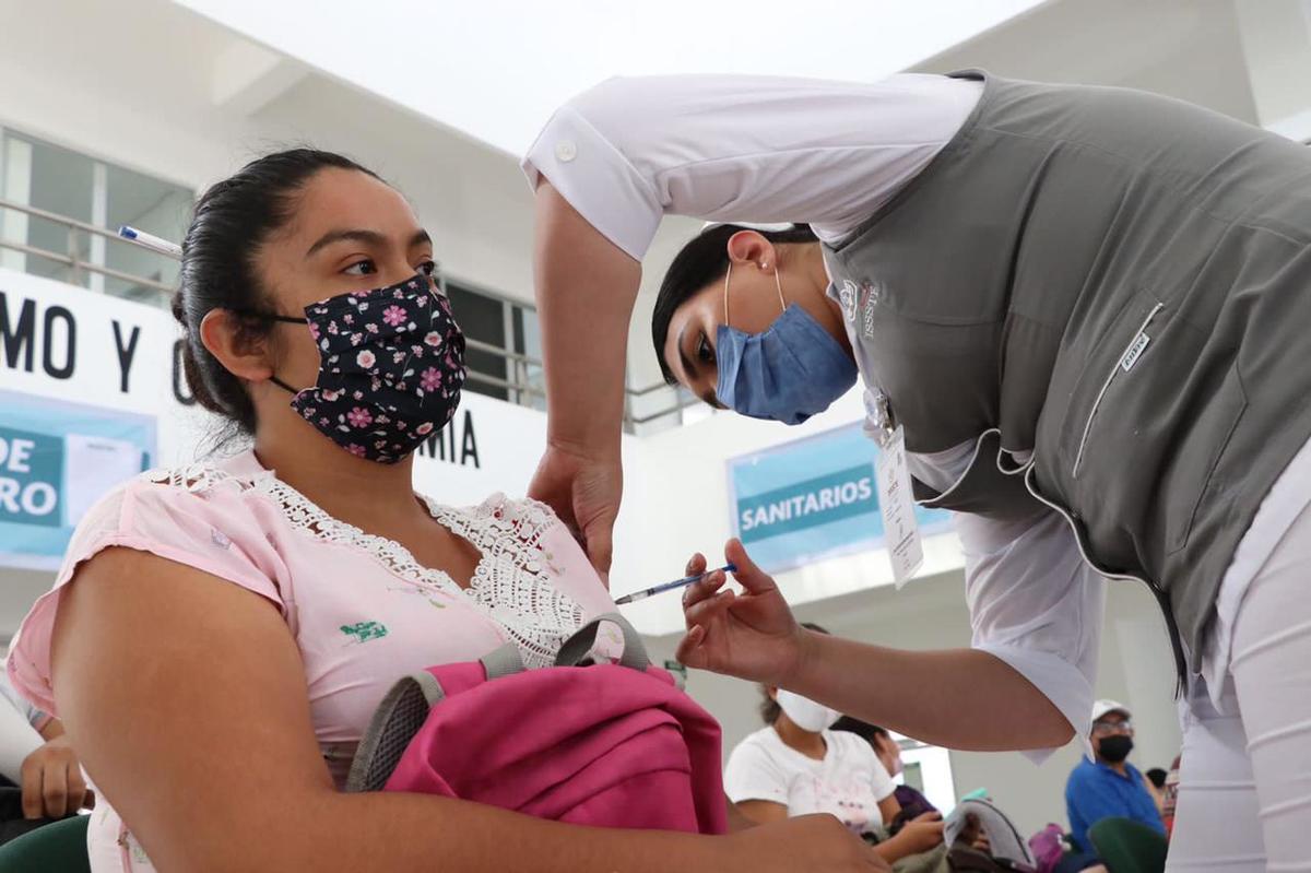La jornada de vacunación para personal educativo en Colima duró cuatro días. (Especial)