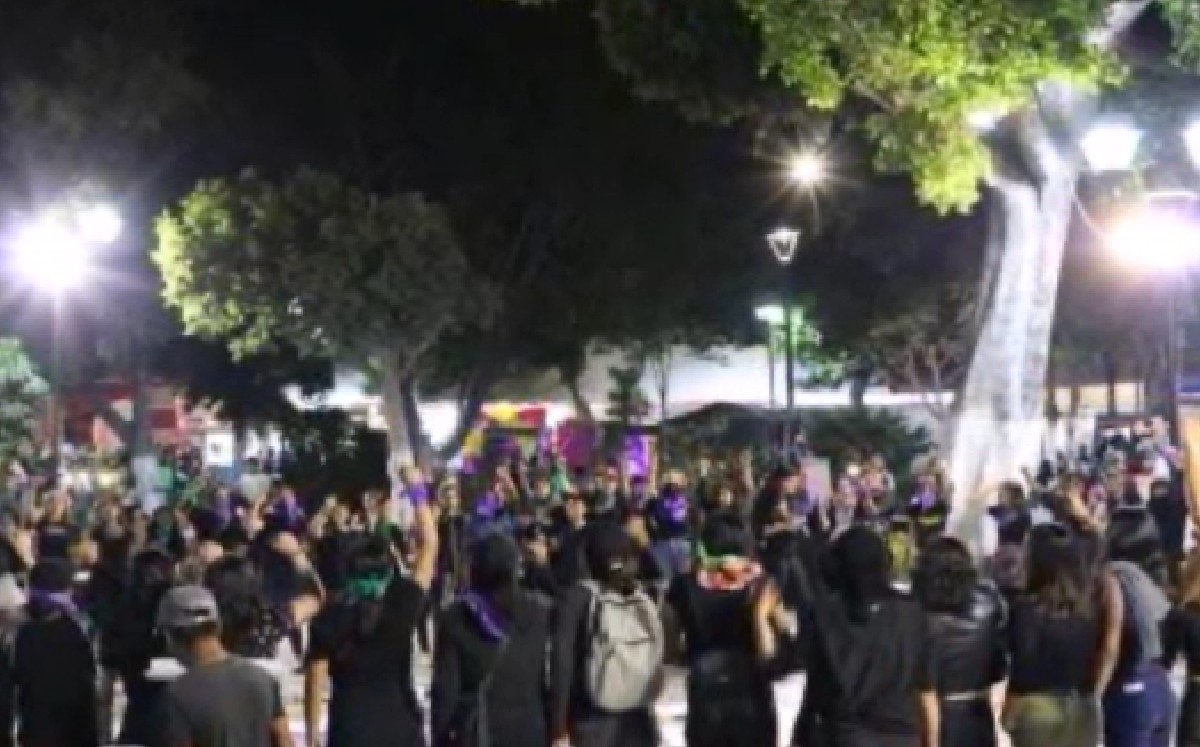 Las manifestantes pidieron anular el registro del candidato.