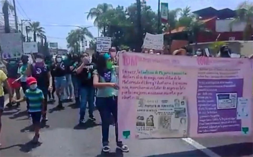 Mujeres marchan en Veracruz por Día de las Madres