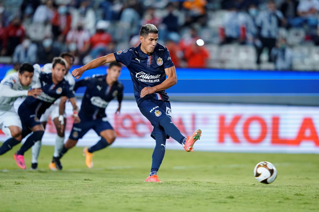 Uriel Antuna ante Pachuca (Imago7)