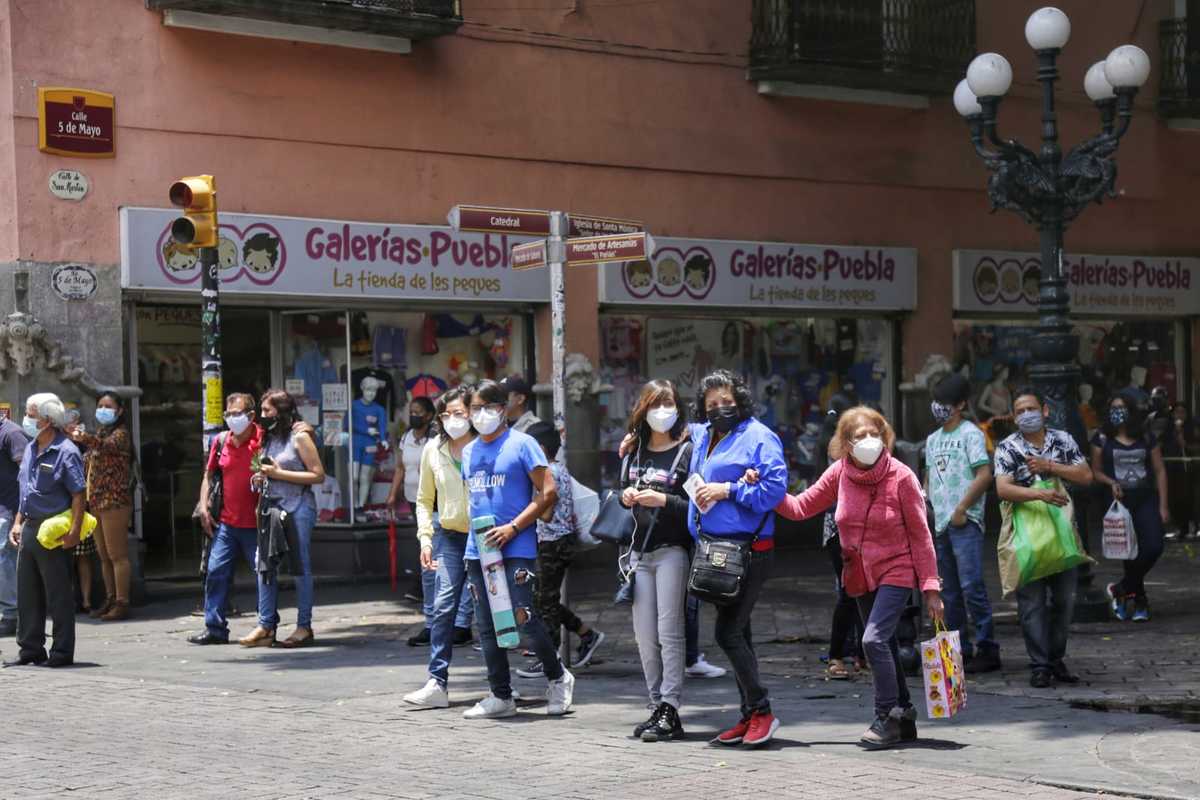 Por compras de Día de las Madres, poblanos acuden al CH e incrementa la movilidad. (Andrés Lobato)
