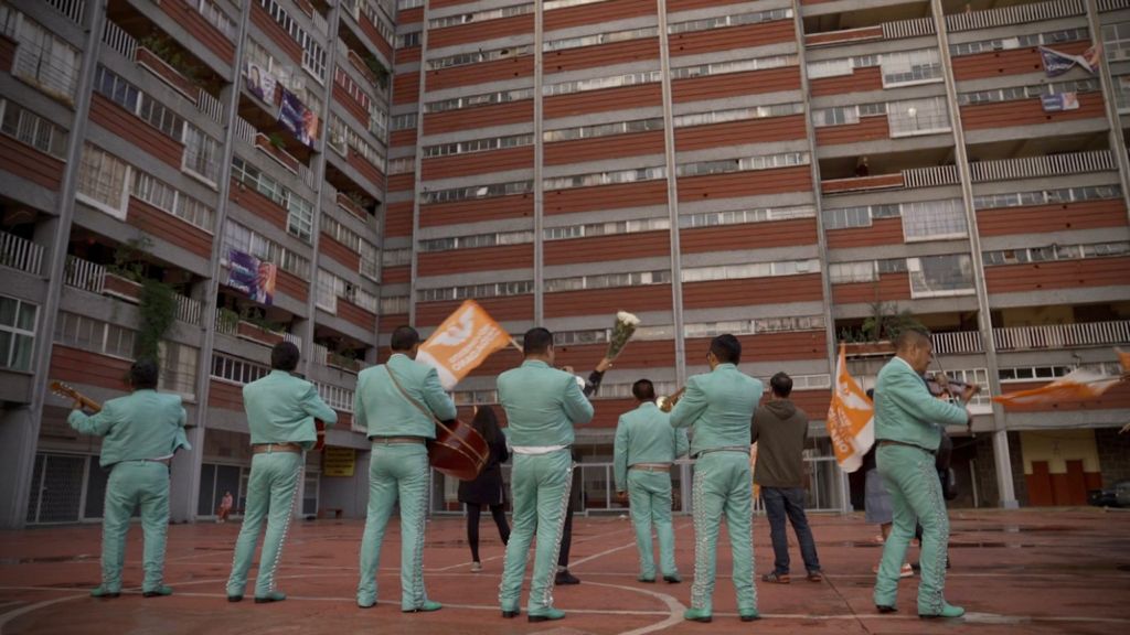 Llevaron la serenata en las unidades habitacionales | Especial