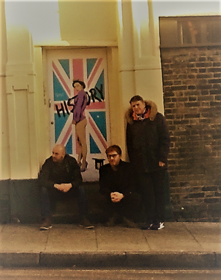La banda británica presenta su nuevo material discográfico (ESPECIAL).