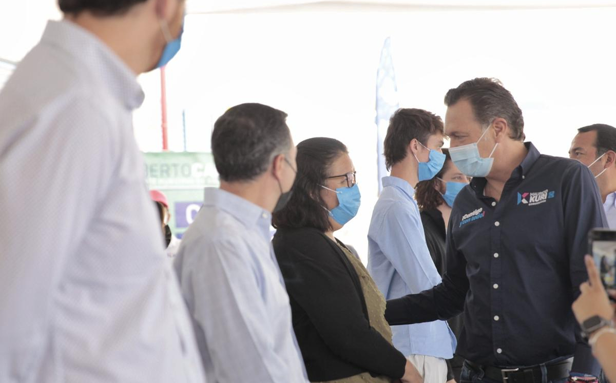El candidato de Acción Nacional durante una visita al municipio de San Juan del Río. (Especial)