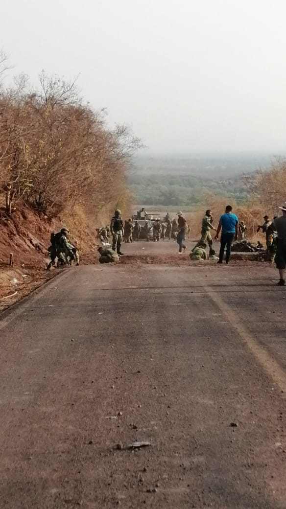 Elementos del Ejército participaron en la reparación de las vías dañadas. (Jocelyn Estrada)
