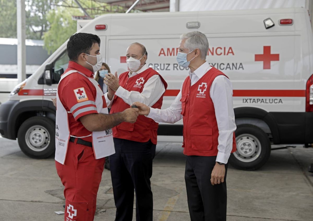 El mandatario mexiquense realizó un recorrido por las instalaciones del Centro Nacional de Capacitación y Adiestramiento de la Cruz Roja. (Especial)