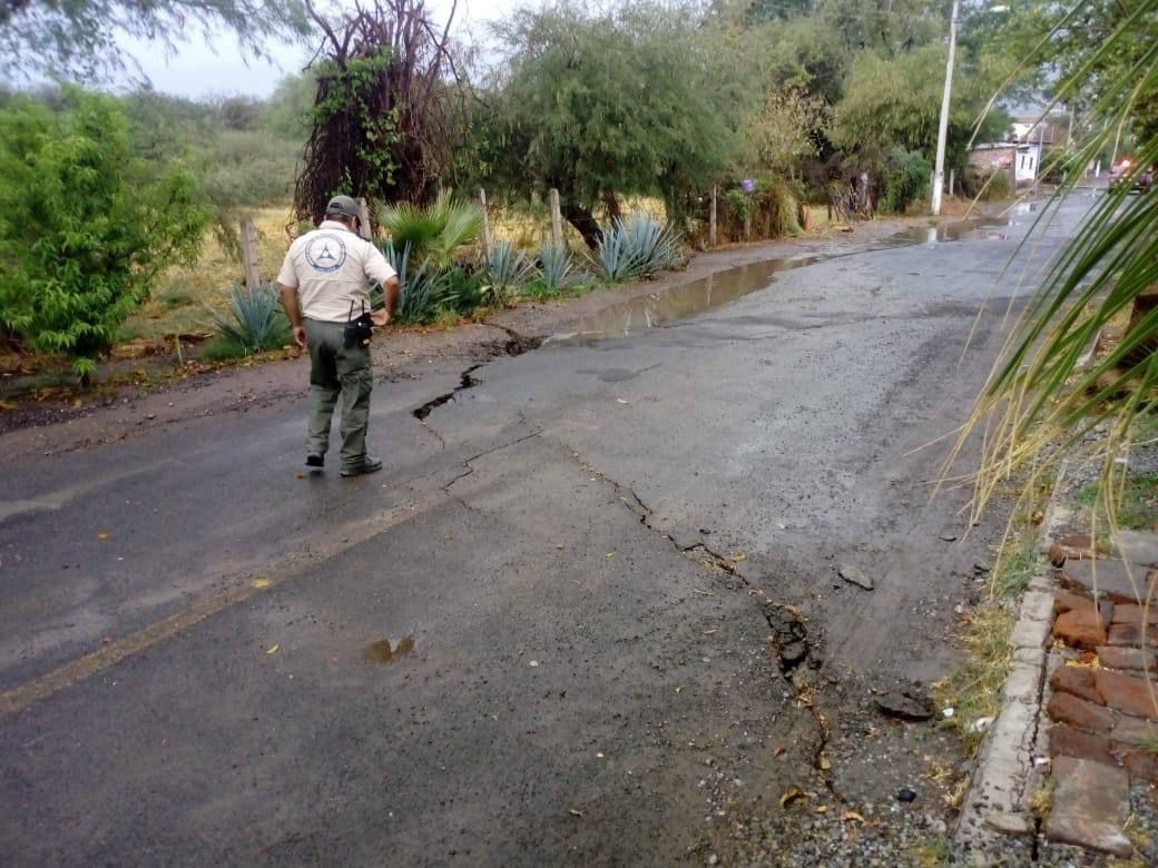 Al sur del estado de Jalisco, se abrió una enorme grieta. (Cortesía)