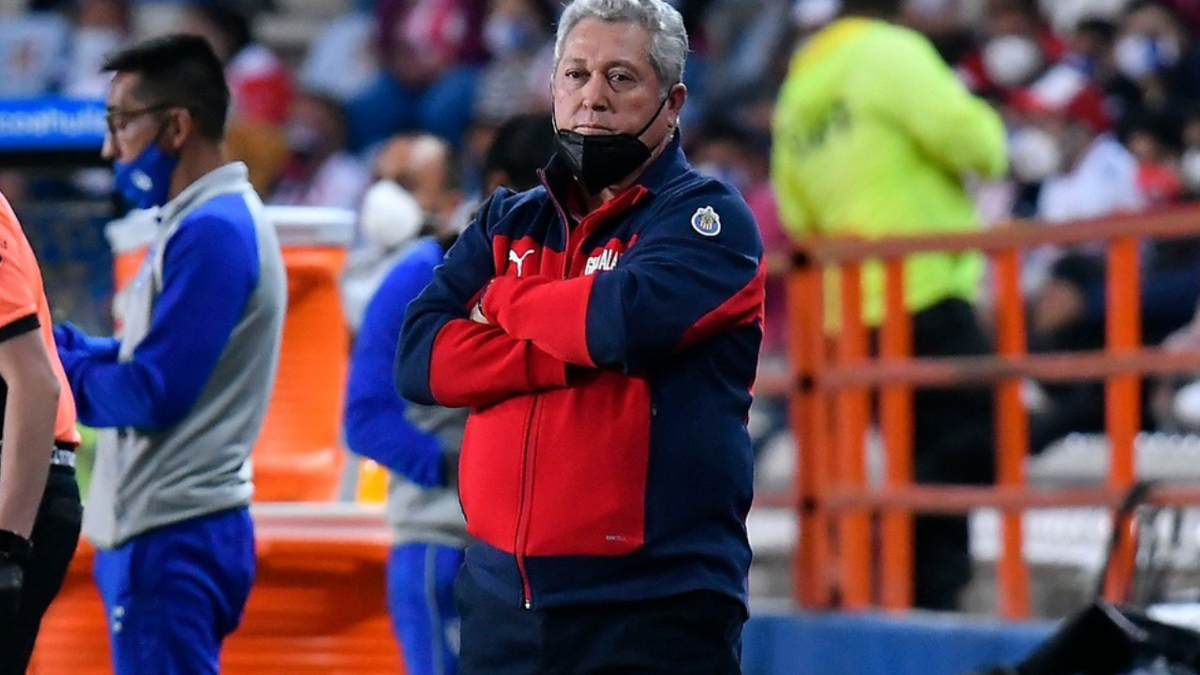 Víctor Manuel Vucetich renovaría con Chivas